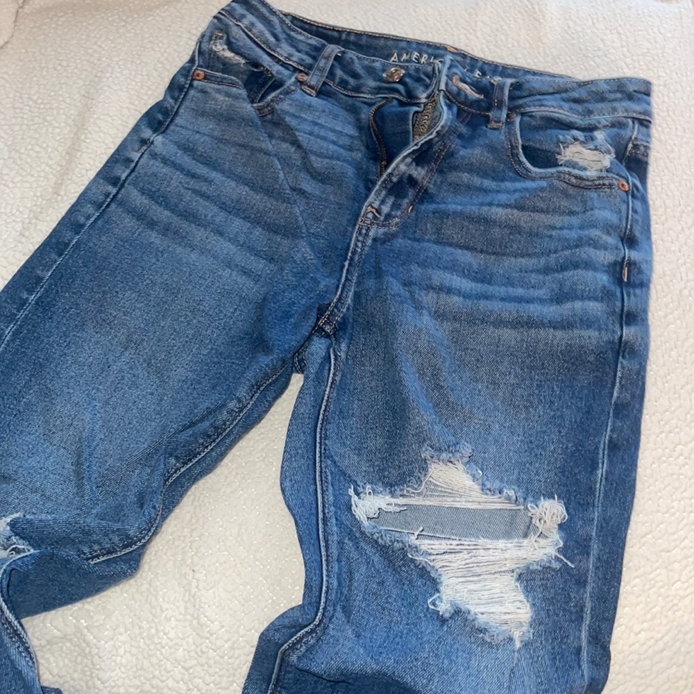American Eagle classic Mom Straight Jeans. Denim.